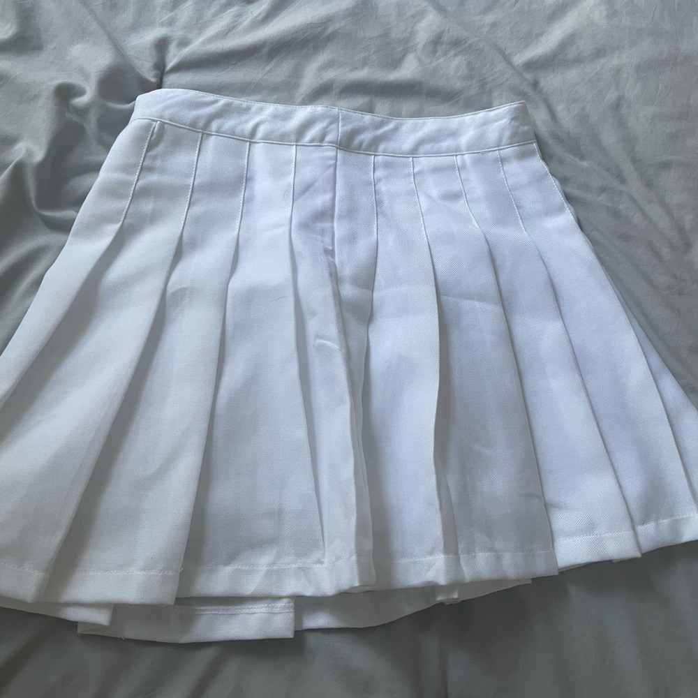 Girls white pleated skirt